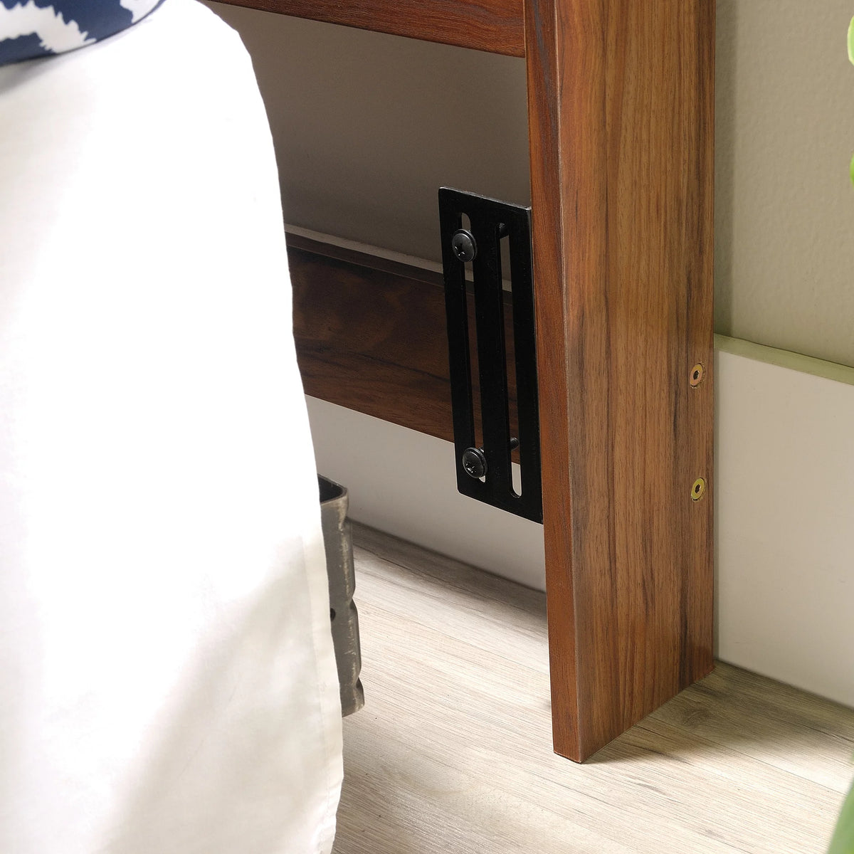 Queen Headboard R24477