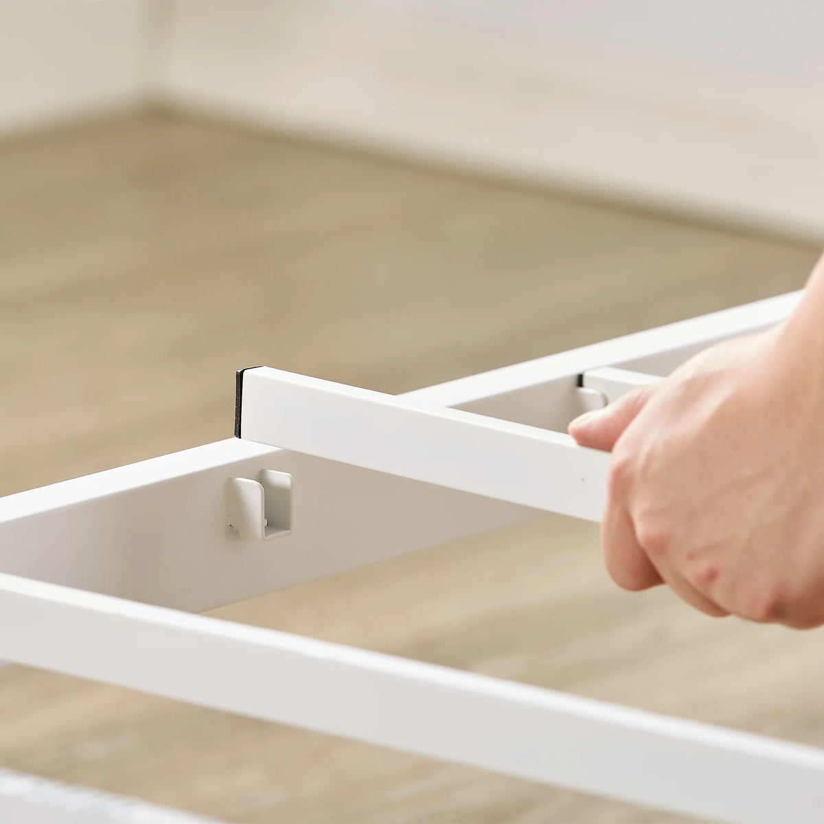 White Full Metal Platform Bed Frame D8257